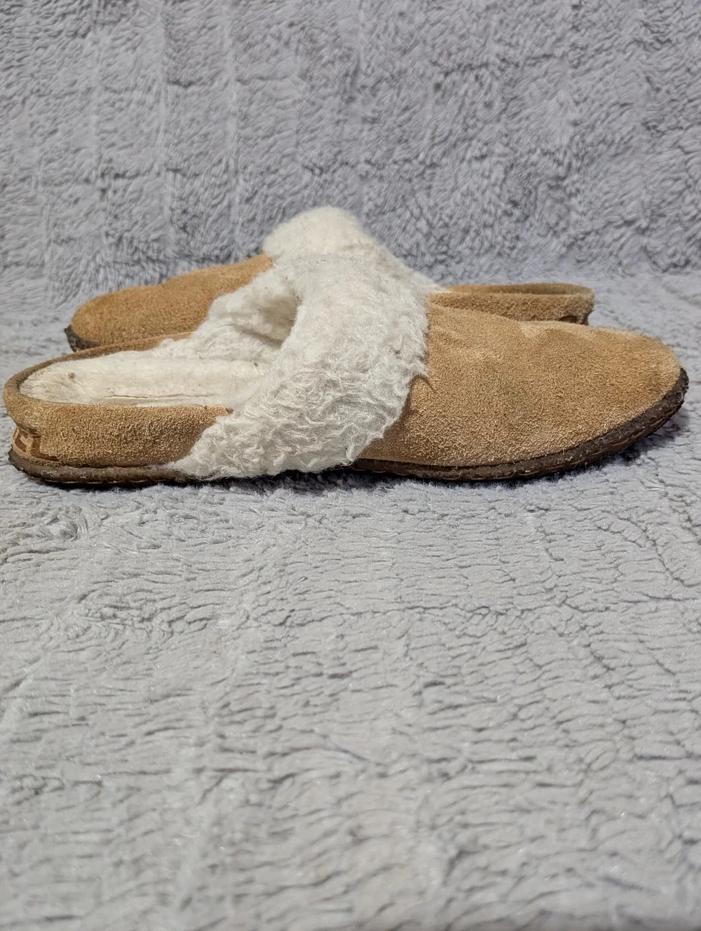 Sorel Suede Slip-On Slippers in Camel and Cream Kids Size 3